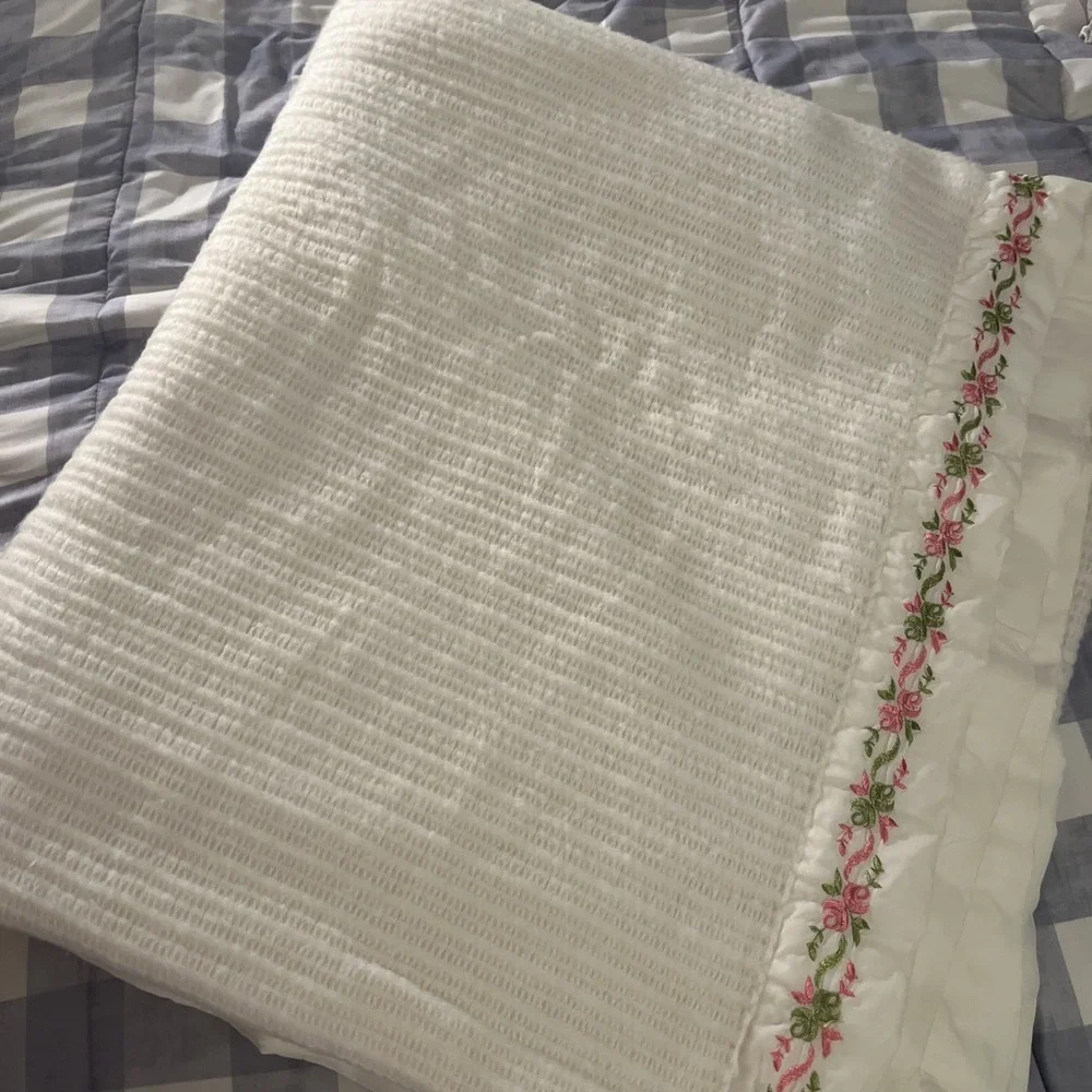 Vtg White Waffle Weave Blanket Embroidered Floral Rose Satin Trim Queen Size